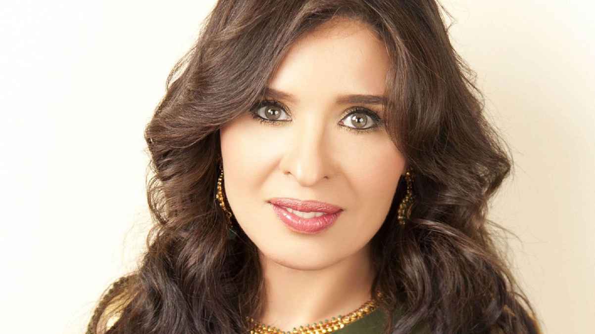 بالفيديو- الراقصة دينا تفجر “مفاجأة” بشأن علاقتها بزوج كارول سماحة