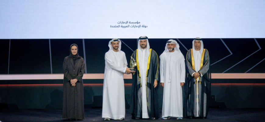 مؤسسة الإمارات تحصد جائزة أفضل اتصال مبتكر لتمكين المجتمع في الشارقة مؤسسة الإمارات تحصد جائزة أفضل اتصال مبتكر لتمكين المجتمع في الشارقة