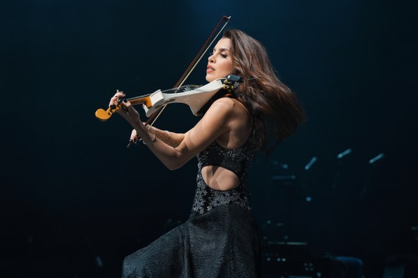 فانيسا بيار نصّار تخطف قلوب باريس بأمسية موسيقية استثنائية على مسرح Dome de Paris
