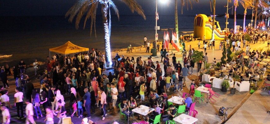 «شارع المشاة»... يزدحم ليلاً بالمواطنين ويجذب السيّاح الأجانب والمغتربين