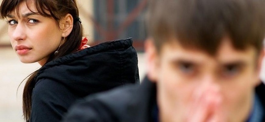 8 أسباب تجعل المرأة تترك الرجل الذي تحب 8 أسباب تجعل المرأة تترك الرجل الذي تحب