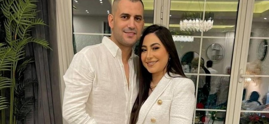 الصور الأولى لبوسي وزوجها وهما في طريقهما لقضاء شهر العسل الصور الأولى لبوسي وزوجها وهما في طريقهما لقضاء شهر العسل