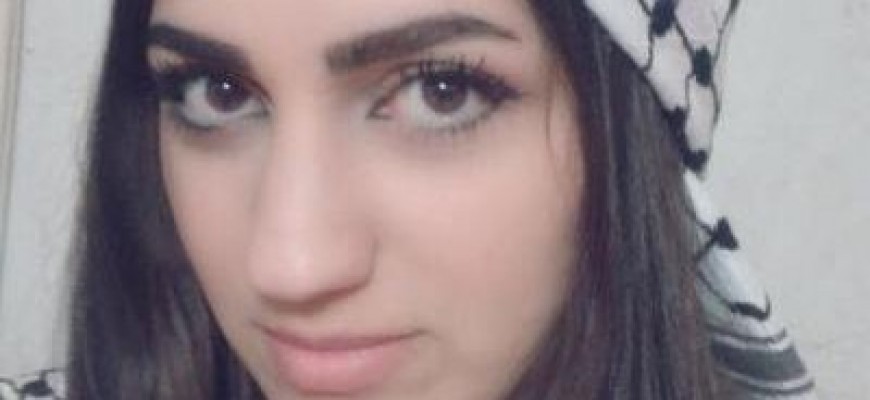 صرخه من الفنانة ميرنا عيسى الى جماهير انتفاضة القدس صرخه من الفنانة ميرنا عيسى الى جماهير انتفاضة القدس