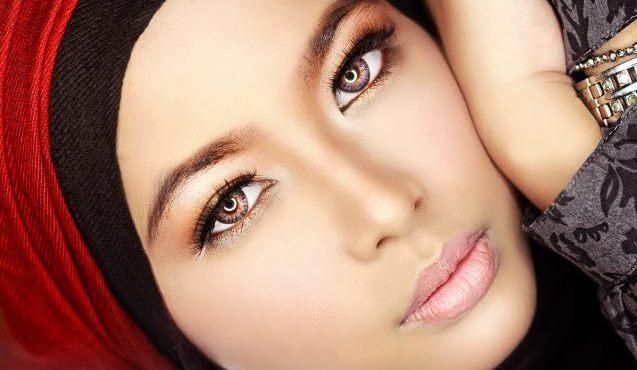 للمحجبة السمراء: تميزي بالمكياج الطبيعي للمحجبة السمراء: تميزي بالمكياج الطبيعي