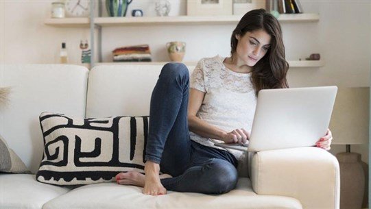 6 أضرار تواجه جسمك خلال العمل من المنزل أثناء الحجر الصحي.. وحلول فعّالة 6 أضرار تواجه جسمك خلال العمل من المنزل أثناء الحجر الصحي.. وحلول فعّالة