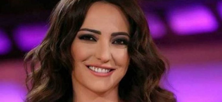 أمل عرفة ترد على صابر الرباعي.. ورسالة إلى صفاء سلطان! أمل عرفة ترد على صابر الرباعي.. ورسالة إلى صفاء سلطان!