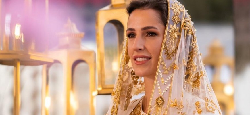 بإرادة ملكية… لقب “أميرة” لـ رجوة آل سيف بعد زواجها من ولي عهد الأردن بإرادة ملكية… لقب “أميرة” لـ رجوة آل سيف بعد زواجها من ولي عهد الأردن