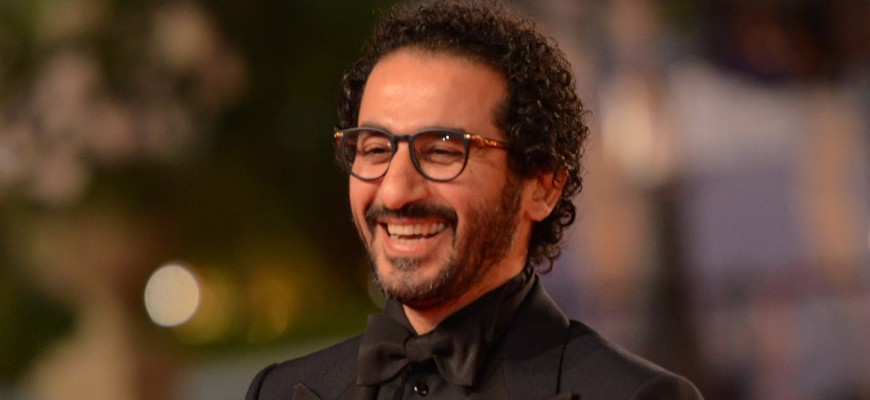 مغازلاً فريق محمد صلاح.. أحمد حلمي يستعرض مهاراته في مغازلاً فريق محمد صلاح.. أحمد حلمي يستعرض مهاراته في