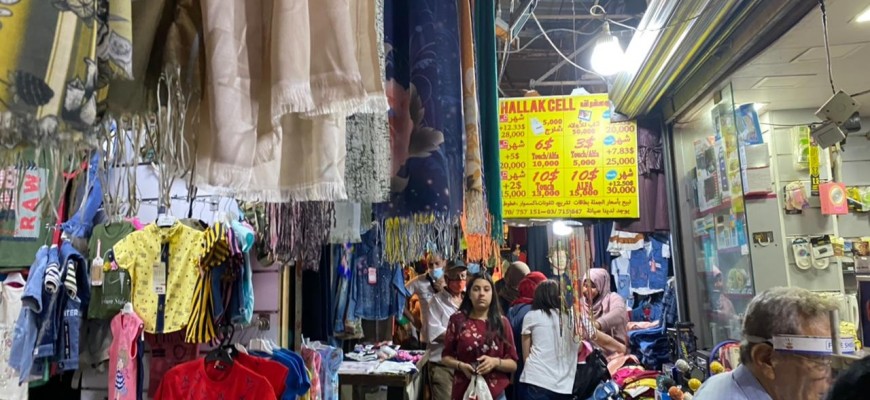 السوق الشعبي في صيدا القديمة ملاذ المواطن المخنوق عشية «الفطر» السوق الشعبي في صيدا القديمة ملاذ المواطن المخنوق عشية «الفطر»