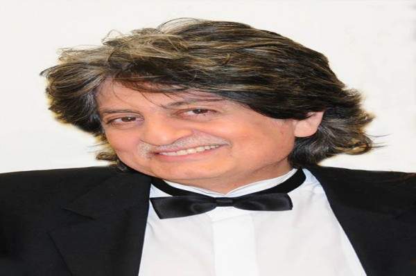 رئيس الجمهورية يمنح ستافرو جبرا وسام الأرز رئيس الجمهورية يمنح ستافرو جبرا وسام الأرز