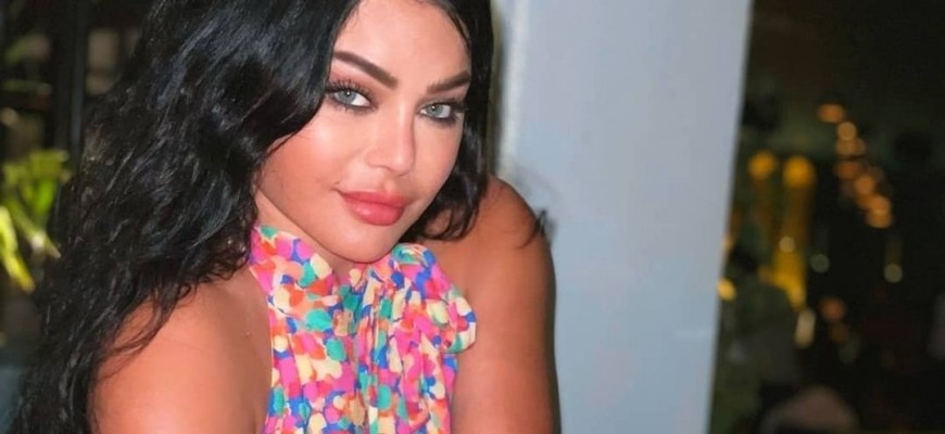 إطلالات هيفا وهبي تخلق جدلاً بين معجباتها