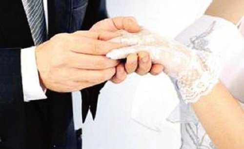ذهب لينهي زواج ابنه فتزوج هو! ذهب لينهي زواج ابنه فتزوج هو!