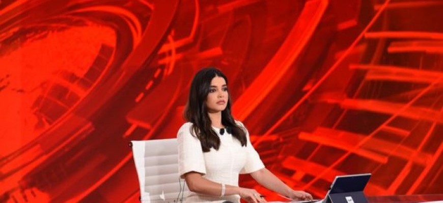 الإعلاميّة ليال الاختيار في النشرة الإخبارية الأولى عبر منبر قناة الإعلاميّة ليال الاختيار في النشرة الإخبارية الأولى عبر منبر قناة
