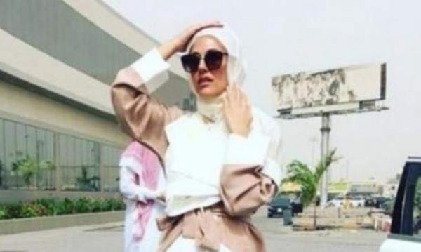 مريم أوزرلي بالحجاب في السعودية