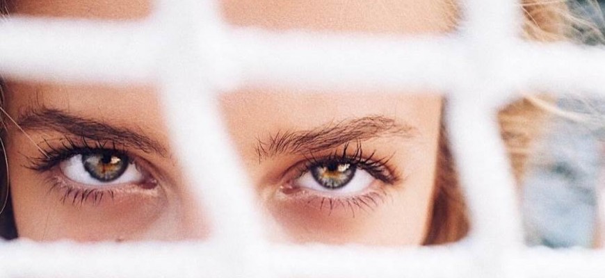 نصائح للعناية بالمنطقة الرقيقة حول العينين نصائح للعناية بالمنطقة الرقيقة حول العينين