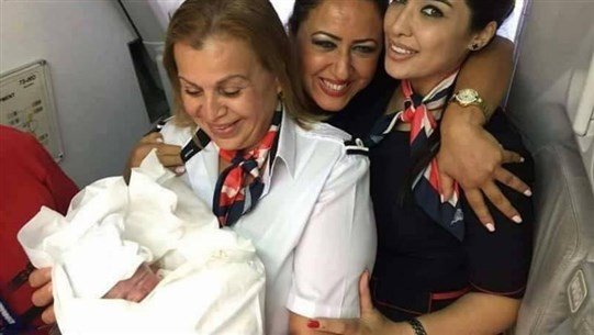 ماذا يحدث إذا أنجبت المرأة في الطائرة؟ ماذا يحدث إذا أنجبت المرأة في الطائرة؟