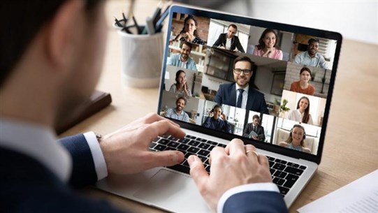 كيف تؤثّر إجتماعات العمل عبر الإنترنت على الصحّة؟ كيف تؤثّر إجتماعات العمل عبر الإنترنت على الصحّة؟