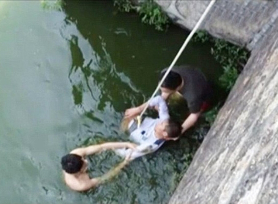 صور صيني ينتحر هرباً من عروسته القبيحة صور صيني ينتحر هرباً من عروسته القبيحة
