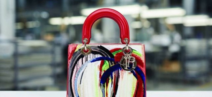 نسخة جديدة من حقيبة Lady Dior بتصميم أنيق ومبتكر نسخة جديدة من حقيبة Lady Dior بتصميم أنيق ومبتكر