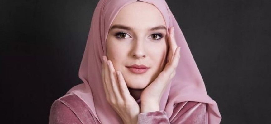 خطوات بسيطة وفعّالة للعناية بالشعر للمحجبات خطوات بسيطة وفعّالة للعناية بالشعر للمحجبات