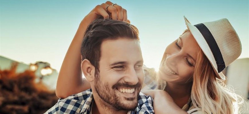 9 أمور تزيد من تعلق زوجك بكِ 9 أمور تزيد من تعلق زوجك بكِ