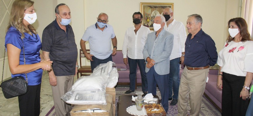 روتاري صيدا قدم مساعدات عينية لجمعية جامع البحر الخيرية روتاري صيدا قدم مساعدات عينية لجمعية جامع البحر الخيرية