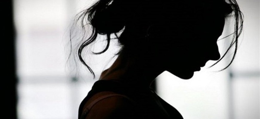 بعدما رفضت الزواج منه... شاب يهدّد فتاة بنشر صورها إذا لم تنتحر! بعدما رفضت الزواج منه... شاب يهدّد فتاة بنشر صورها إذا لم تنتحر!
