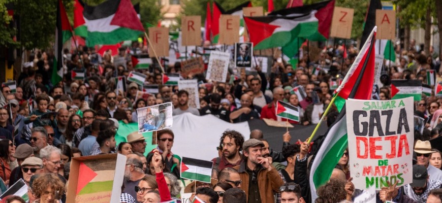 جامعيون وصحفيون في اسبانيا يؤكدون.. الحرب في غزّة إبادة جماعية جامعيون وصحفيون في اسبانيا يؤكدون.. الحرب في غزّة إبادة جماعية