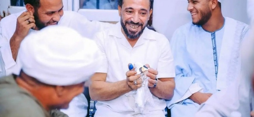 عريس يسقط جثة خلال رقصة زفافه..