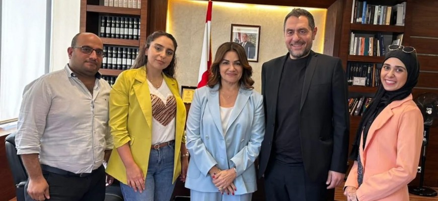 وزيرة الشؤون الاجتماعية تلتقي مرضى التصلب اللويحي وتتعهد بتحسين خدمات الرعاية والدعم وزيرة الشؤون الاجتماعية تلتقي مرضى التصلب اللويحي وتتعهد بتحسين خدمات الرعاية والدعم