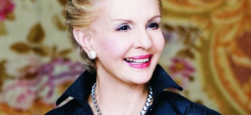 كارولينا هيريرا من أيقونة في الأناقة إلى أشهر مصممة أزياء