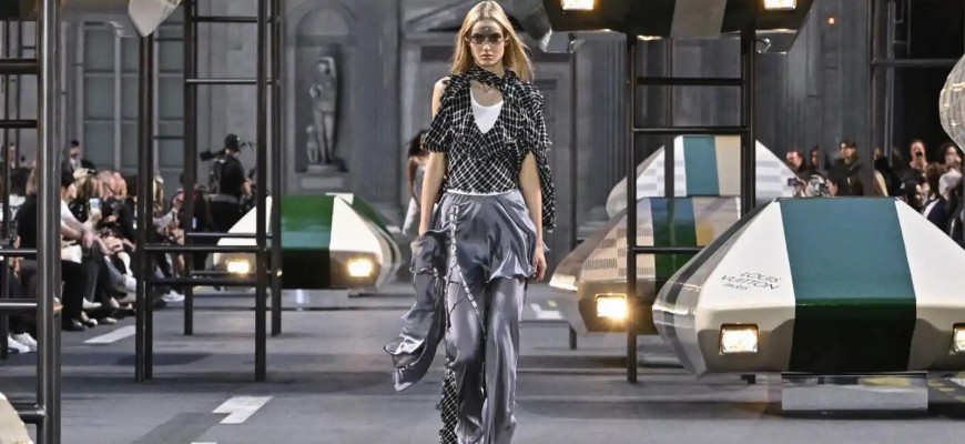 Louis Vuitton تعيد صياغة البساطة لربيع وصيف 2027