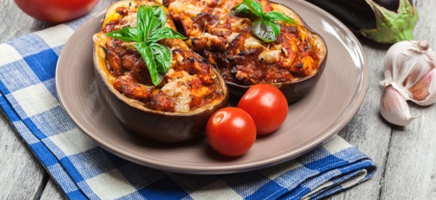 قوارب الباذنجان... طبق شهيّ ومميّز قوارب الباذنجان... طبق شهيّ ومميّز