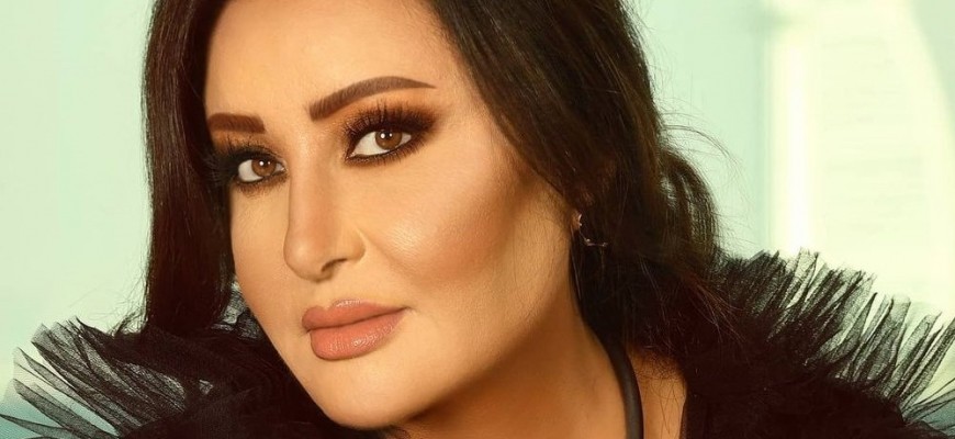 لطيفة تداعب والدتها على لطيفة تداعب والدتها على