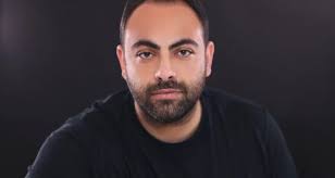 سجال هاشم يشعل الأجواء في دبي ويسافر استراليا