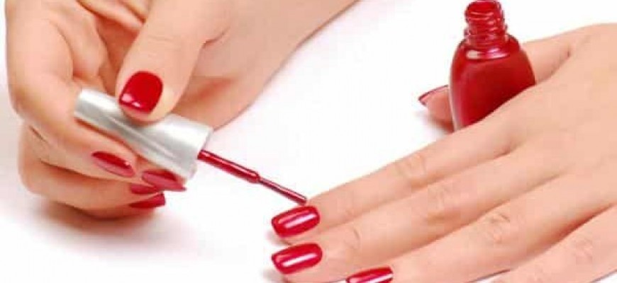 أسرار وحيل للحصول على طلاء أظافر أنيق وثابت يدوم لأكثر من أسبوع