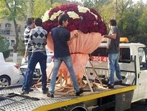 باقة ورود عملاقة من الحبيب...