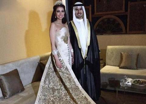 توزيع خواتم ألماس على حضور حفل زفاف حفيد أمير الكويت وابنة الخرافي توزيع خواتم ألماس على حضور حفل زفاف حفيد أمير الكويت وابنة الخرافي