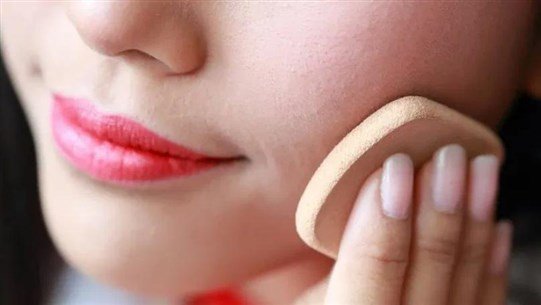 حيل مكياج تمنحكِ مظهراً جميلاً وشاباً حيل مكياج تمنحكِ مظهراً جميلاً وشاباً
