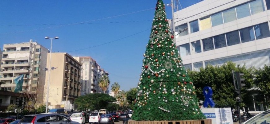 بلدية صيدا رفعت الشجرة الميلادية بلدية صيدا رفعت الشجرة الميلادية