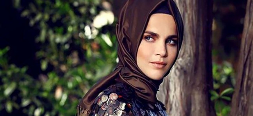 ملكة جمال تركيا تسأل مشايخ الإسلام سؤالاً غريباً ملكة جمال تركيا تسأل مشايخ الإسلام سؤالاً غريباً