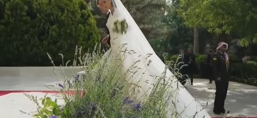 الصور الأولى لحفل زفاف الأميرة رجوة وولي العهد الأردني الصور الأولى لحفل زفاف الأميرة رجوة وولي العهد الأردني