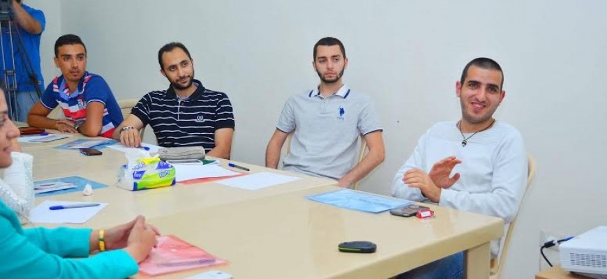 خلال المشاركة في الدورات خلال المشاركة في الدورات