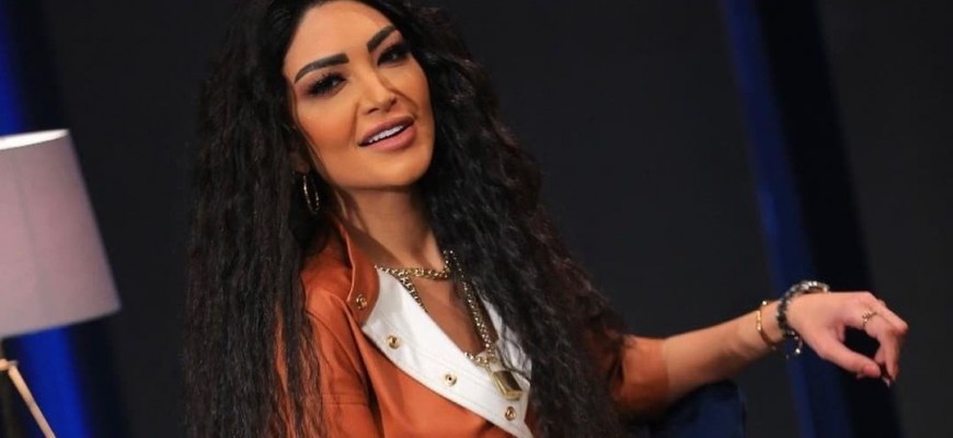 سالي عبد السلام توثق لحظة التحرش بها وتقول: سالي عبد السلام توثق لحظة التحرش بها وتقول: