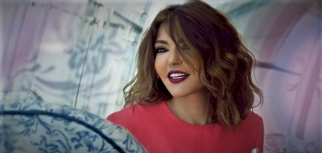 في عيد ميلادها ال 67 الديفا سميرة سعيد ترند بسبب جمال صورها مع أبنها وفريق عملها