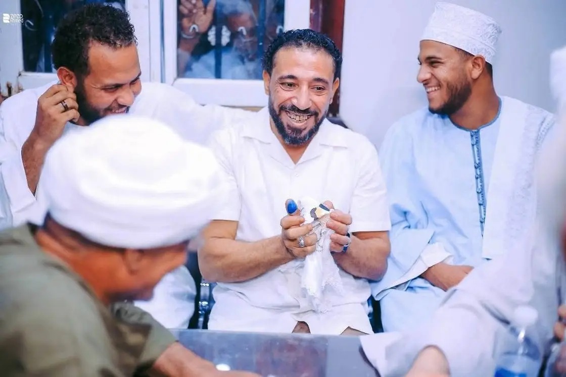 عريس يسقط جثة خلال رقصة زفافه..