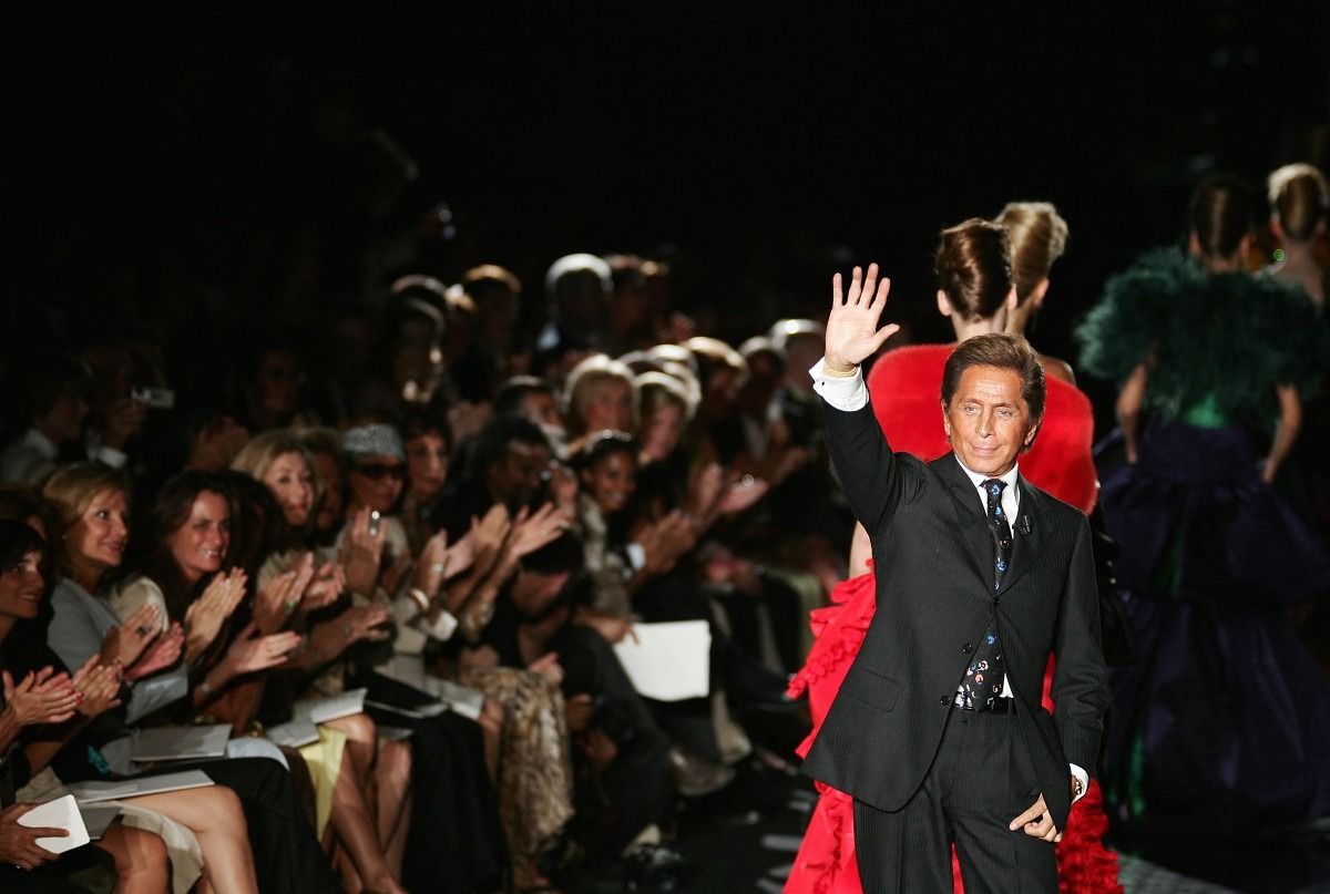 وفاة مصمم الأزياء الإيطالي فالنتينو عن 93 عاماً