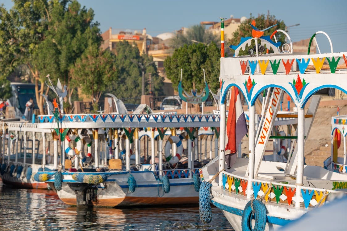 القرية النوبية في أسوان: رحلة إلى قلب الألوان والتراث