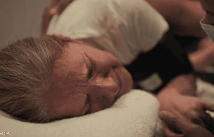 فيديو مؤلم يكشف معاناة سيلين ديون… المرض النادر يقيّد حركتها من جديد