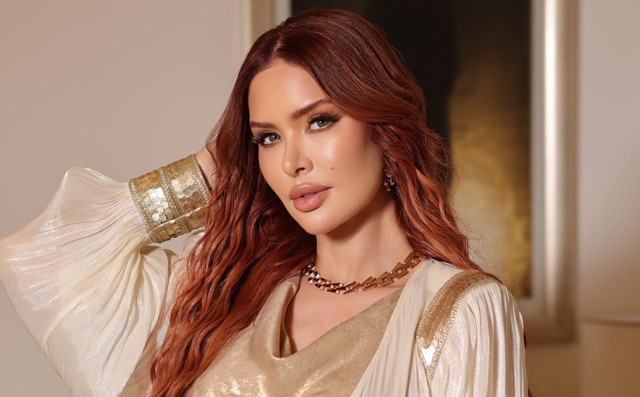 الفنانة عايشه عثمان تهدي الامارات اغنية وطنية بعنوان 